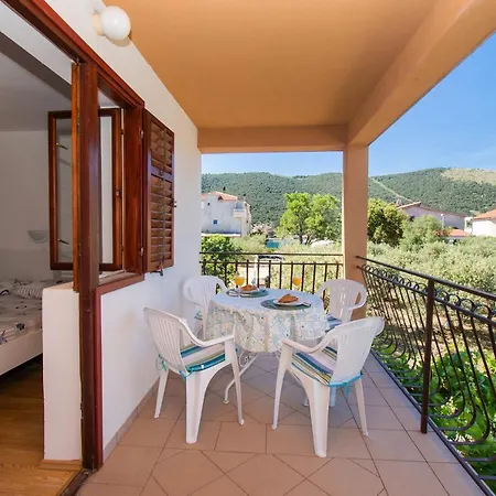 Niko Apartman Grebastica