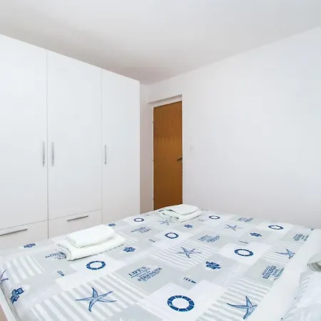 Niko Apartment